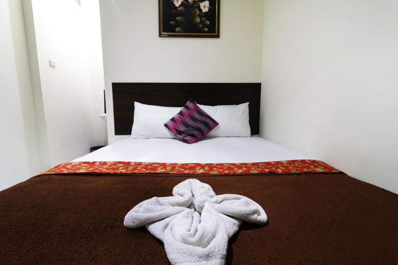 Bantal Guling Pasar Baru Hotel Bandung Exterior foto