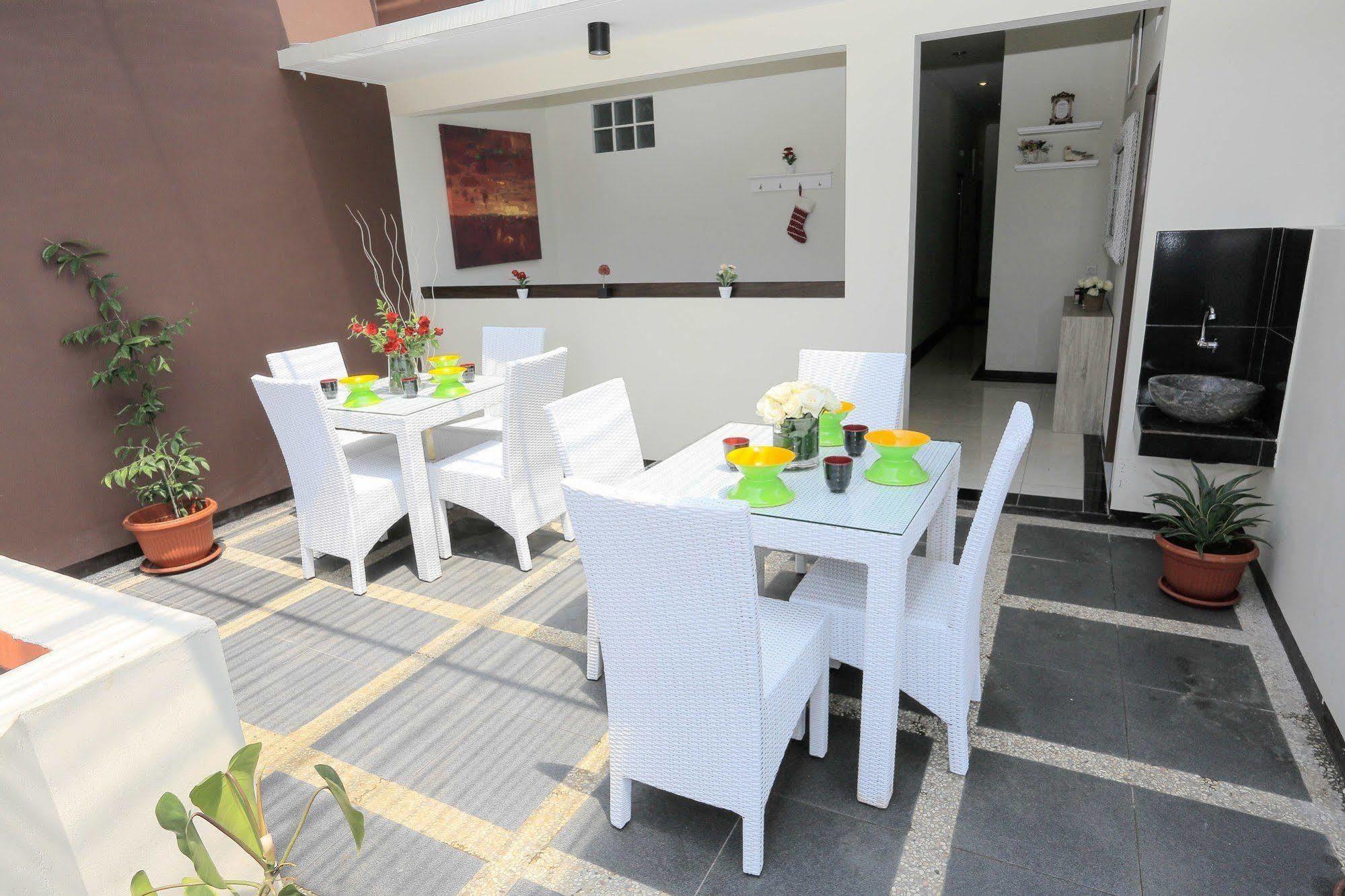 Bantal Guling Pasar Baru Hotel Bandung Exterior foto