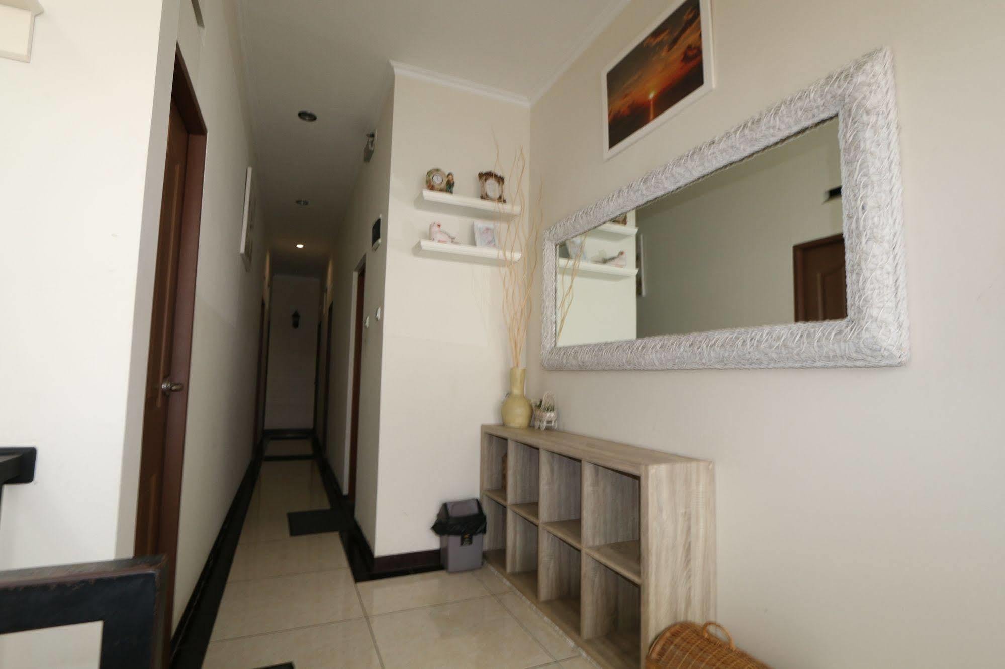 Bantal Guling Pasar Baru Hotel Bandung Exterior foto
