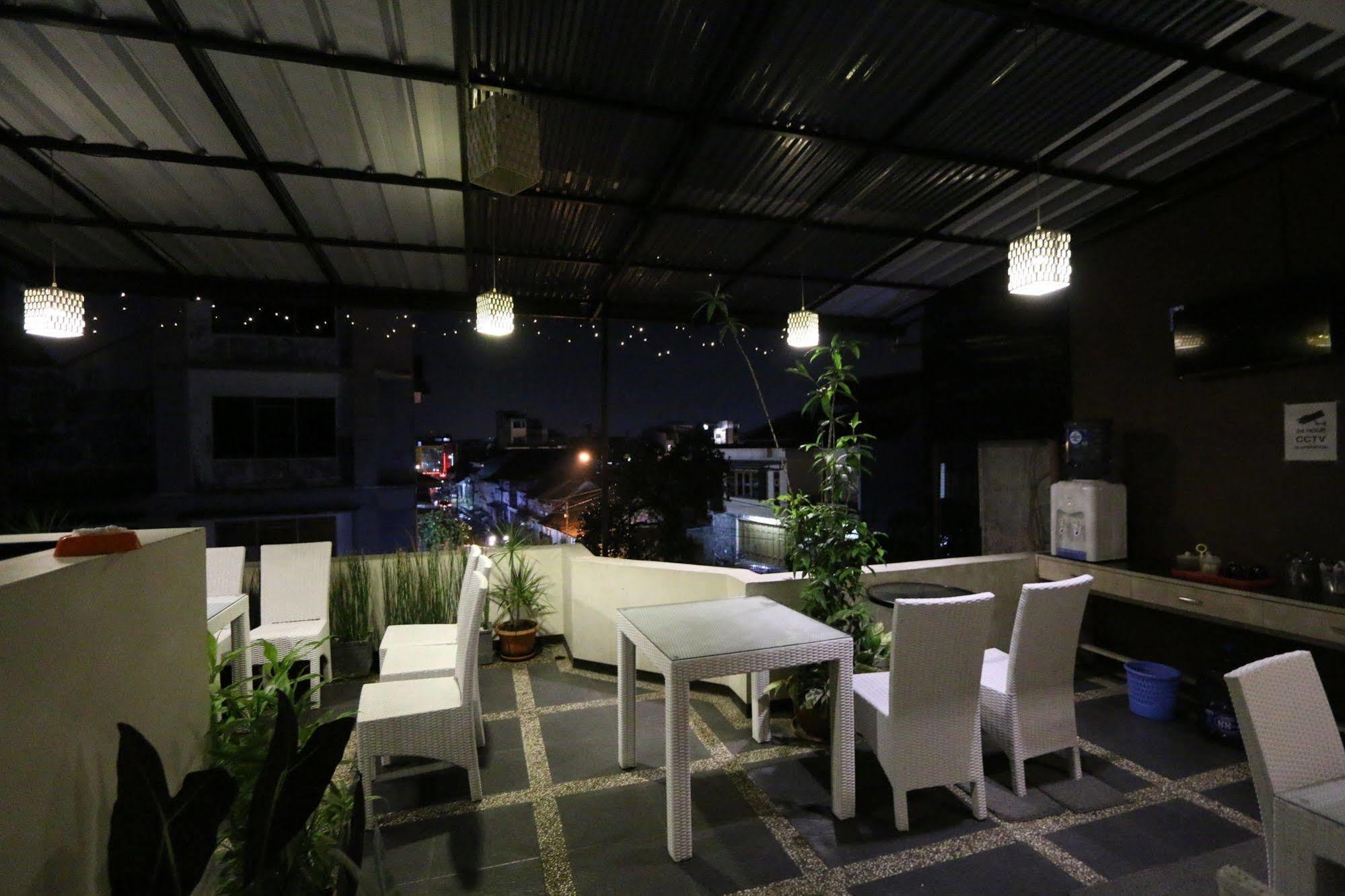 Bantal Guling Pasar Baru Hotel Bandung Exterior foto