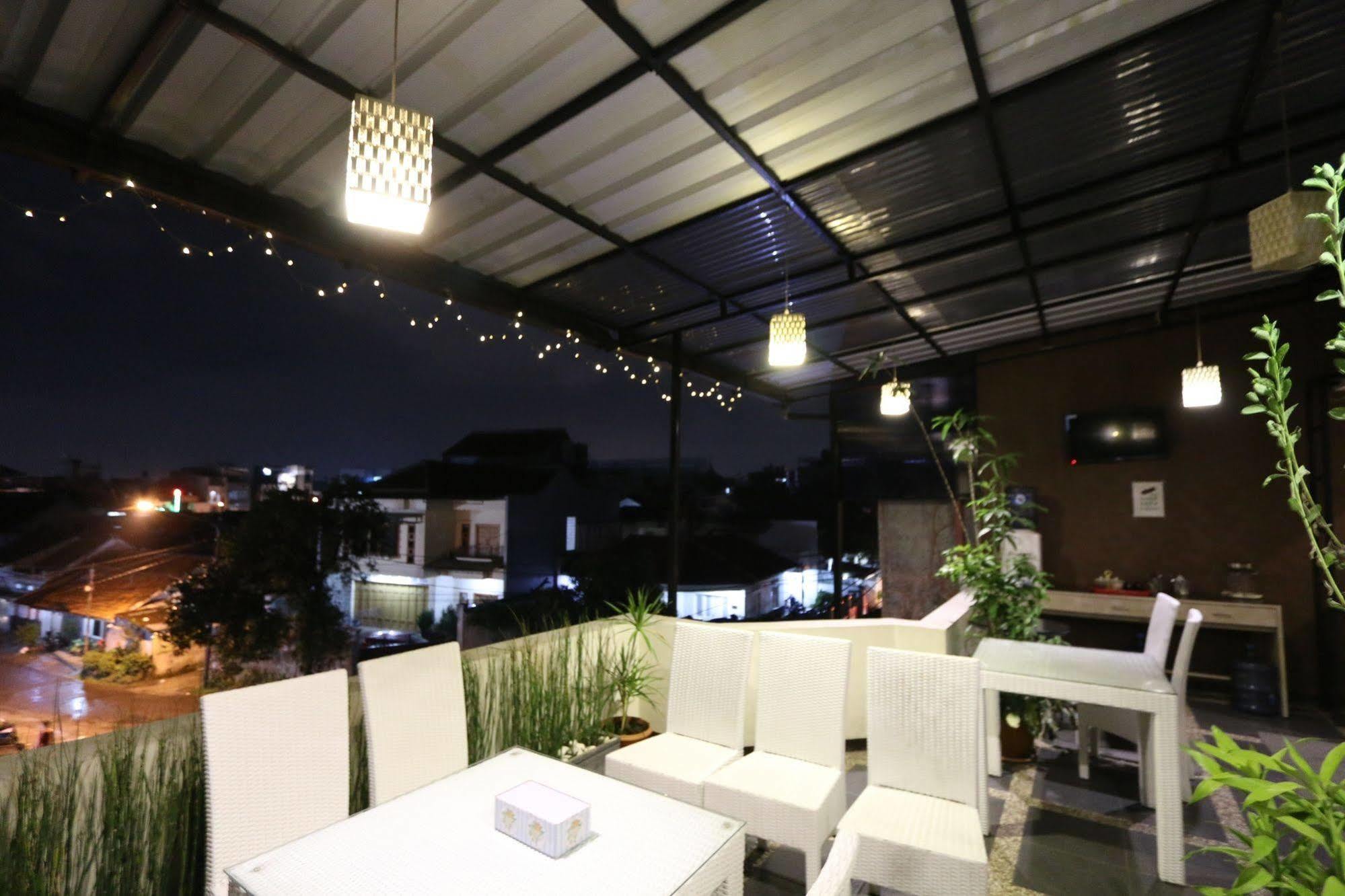 Bantal Guling Pasar Baru Hotel Bandung Exterior foto