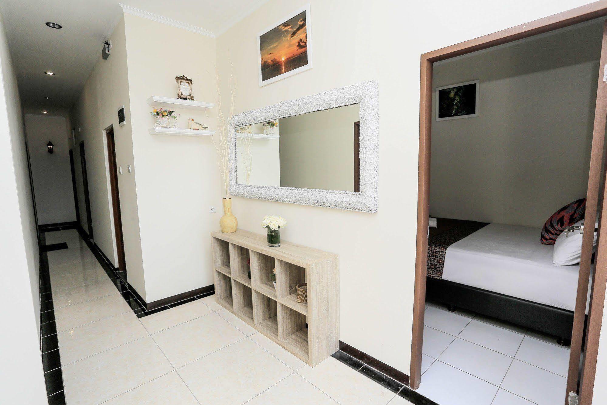 Bantal Guling Pasar Baru Hotel Bandung Exterior foto