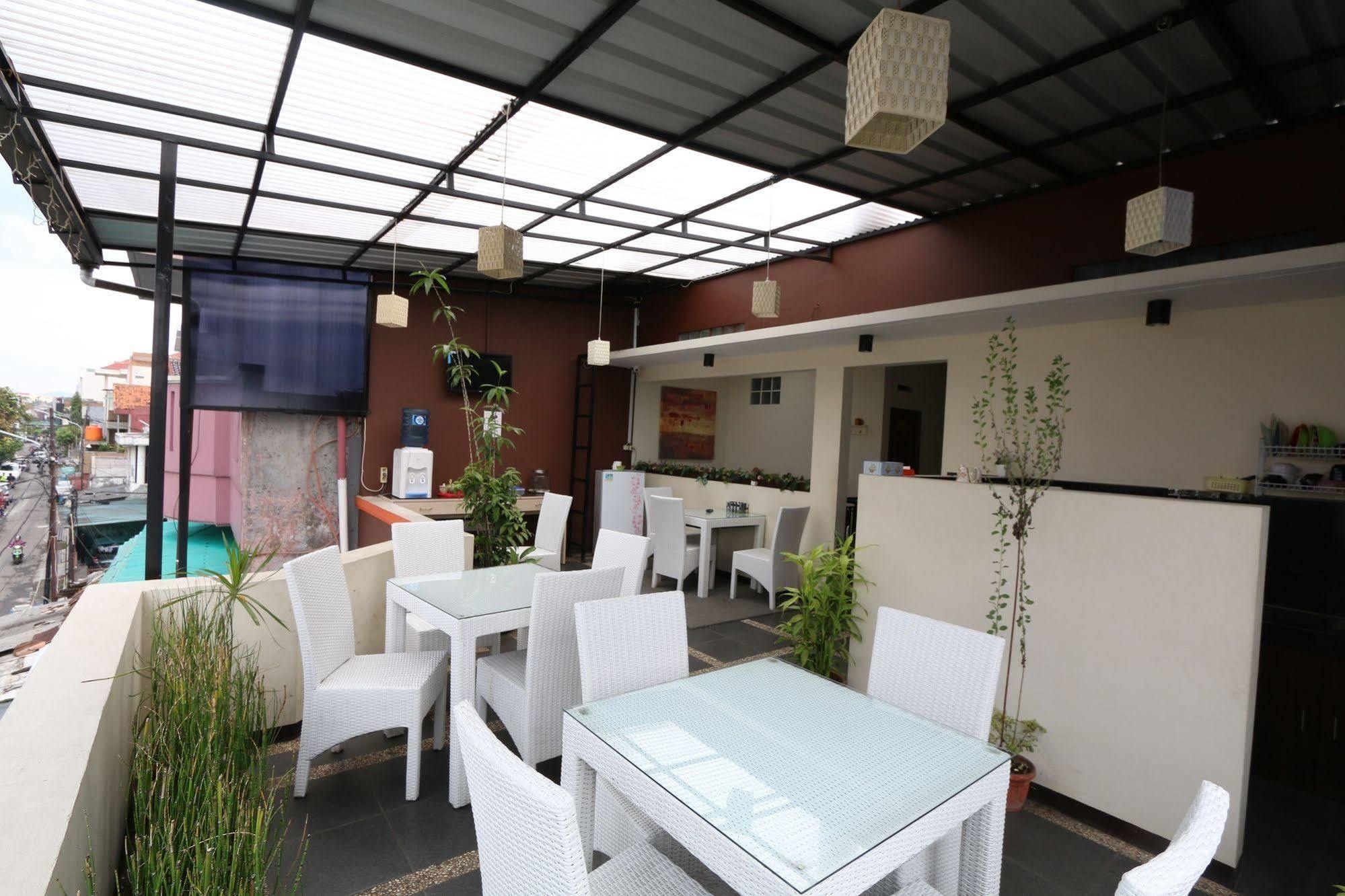 Bantal Guling Pasar Baru Hotel Bandung Exterior foto
