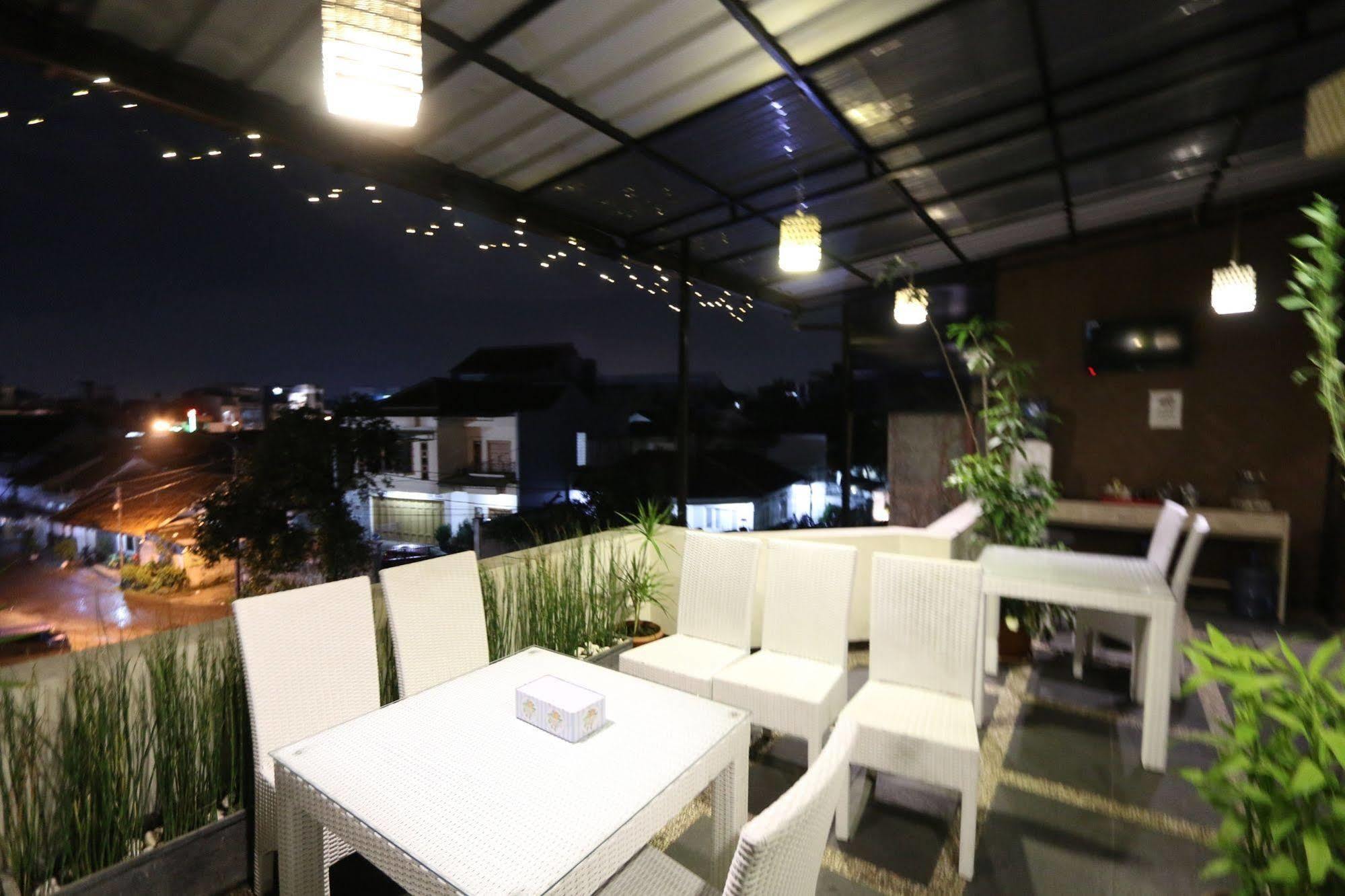 Bantal Guling Pasar Baru Hotel Bandung Exterior foto